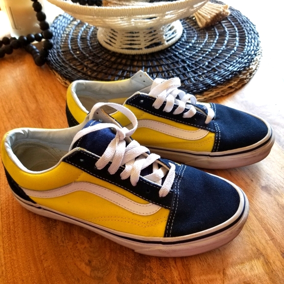 Vans Shoes - Vans- women 6.5/Men 5